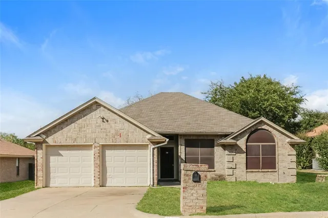 $1,675 | 1632 Hunting Green Drive, Fort Worth, TX 76134
