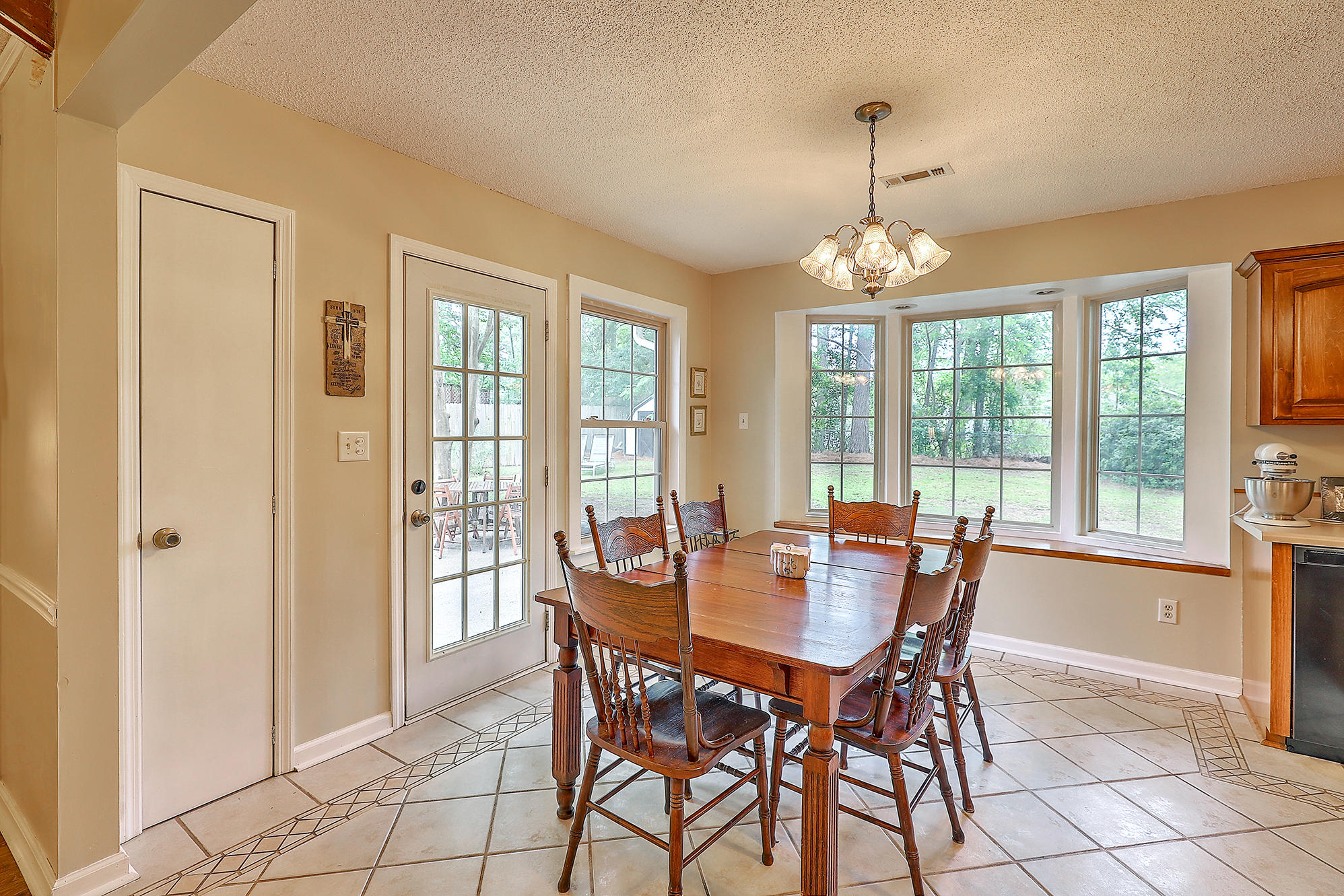 233 Brailsford Road Summerville, SC 29485 - Photo 14 of 42 IMG_0084_85_86_87_88_89_90