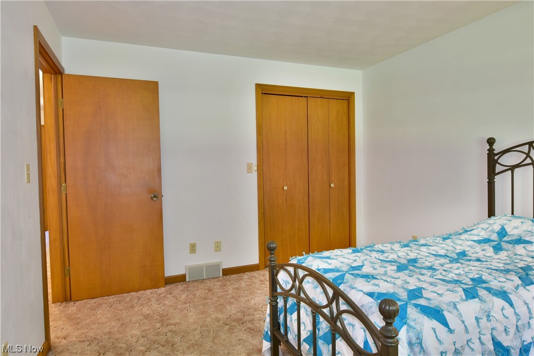 1943 Kale Adams Road Southwest Warren, OH 44481 - Photo 22 of 35 Bedroom featuring carpet flooring