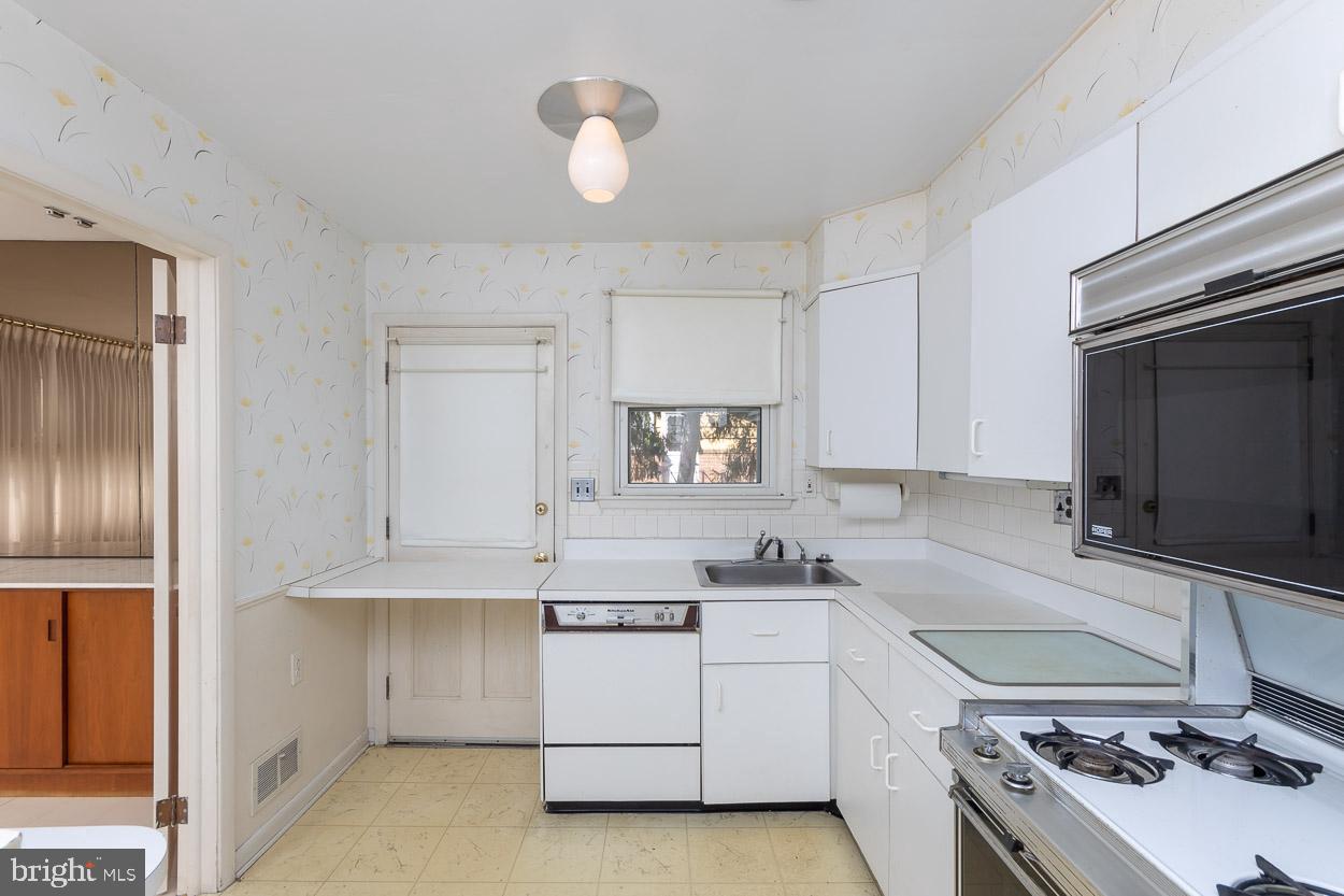 4504 Tapscott Road Baltimore, MD 21208 - Photo 14 of 39
