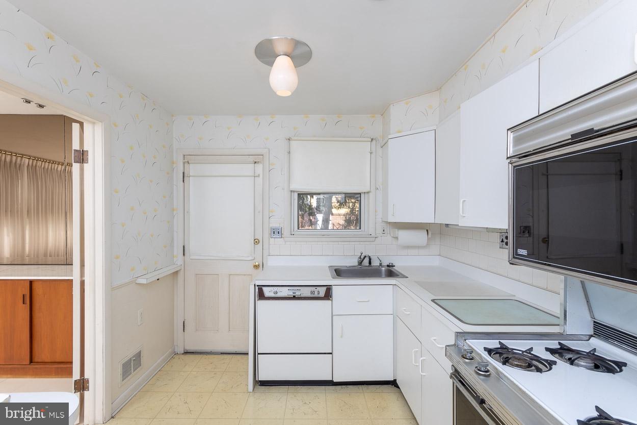 4504 Tapscott Road Baltimore, MD 21208 - Photo 15 of 39
