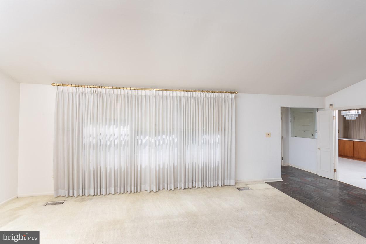 4504 Tapscott Road Baltimore, MD 21208 - Photo 7 of 39