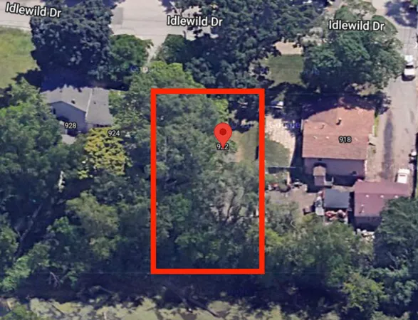 $13,000 | 922 Idlewild Drive, Round Lake Beach, IL 60073