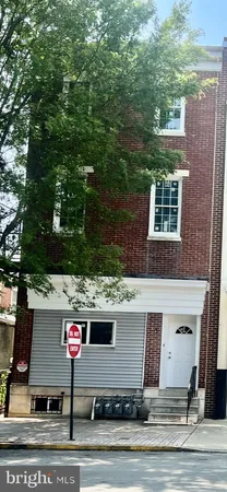 $1,700 | 625 DeKalb Street, Unit 3, Norristown, PA 19401