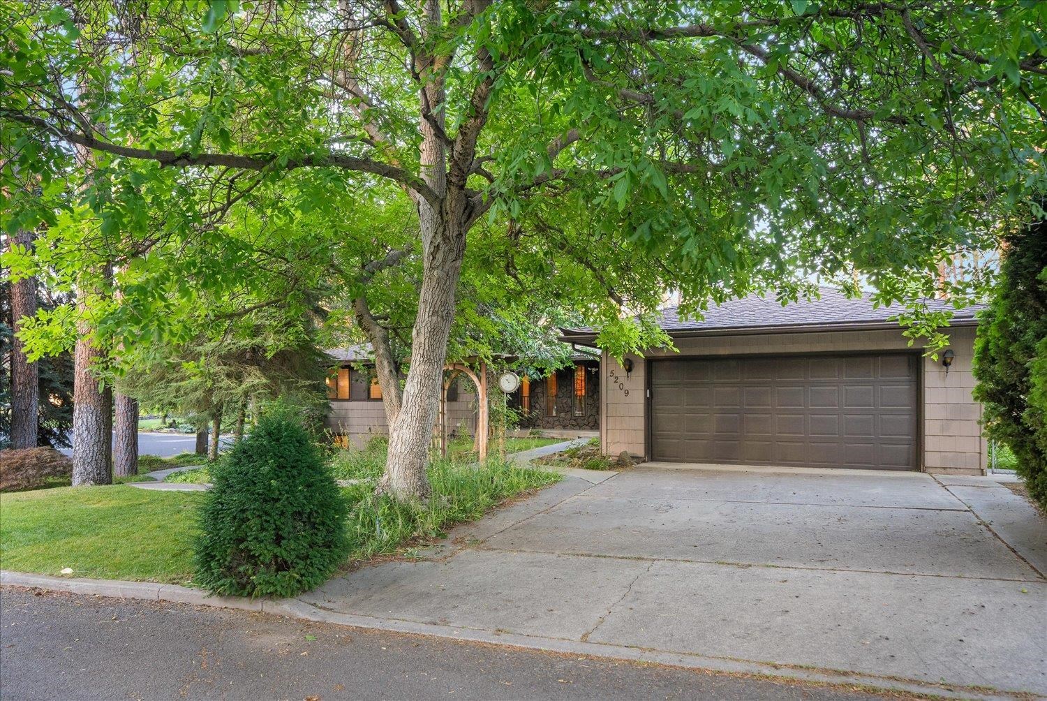 5209 West Myrtlewood Court Spokane, WA 99208 - Photo 2 of 40