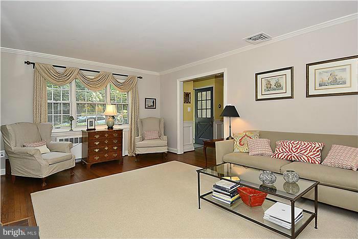 5608 Overlea Road Bethesda, MD 20816 - Photo 5 of 30 Living Room