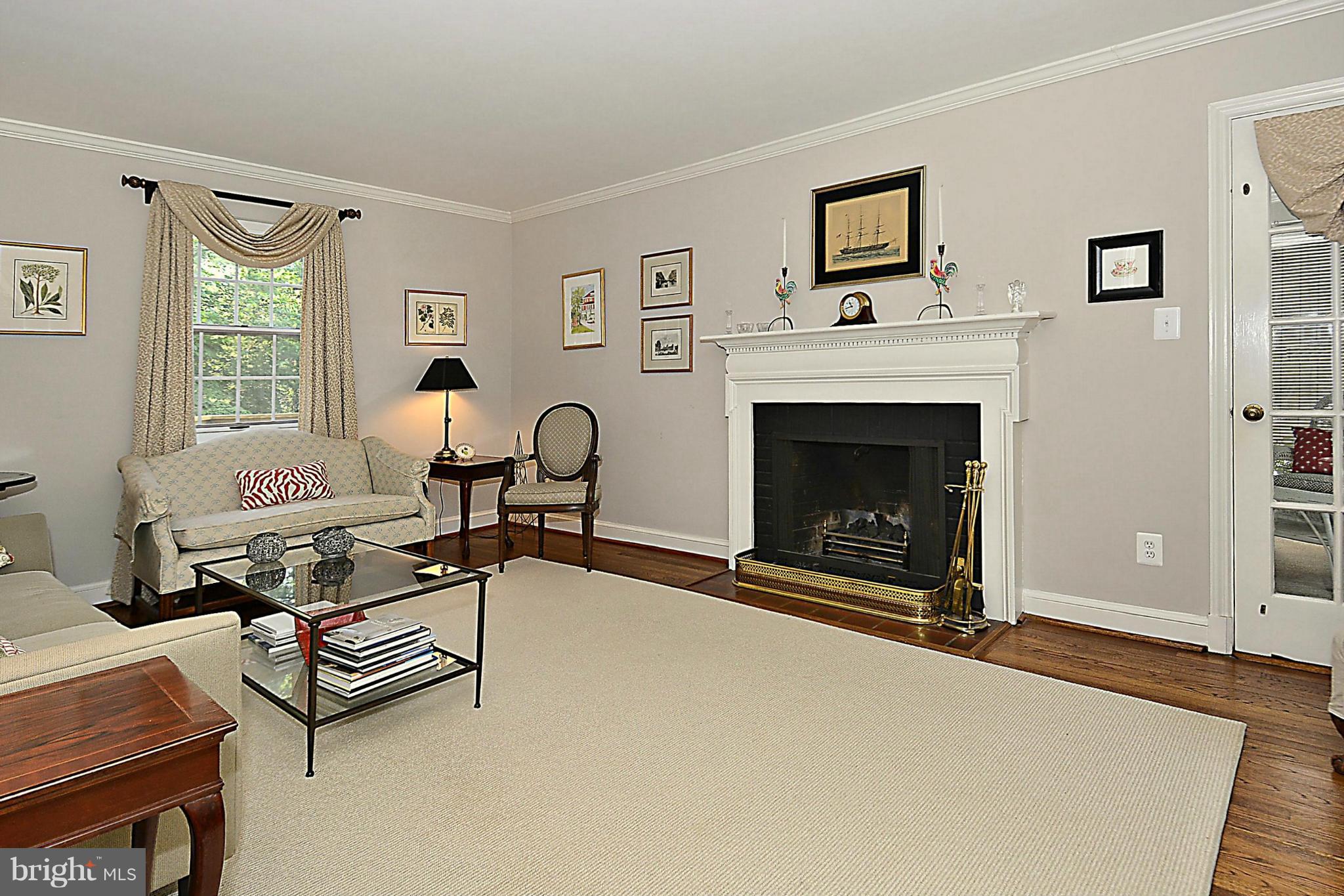 5608 Overlea Road Bethesda, MD 20816 - Photo 6 of 30 Living Room
