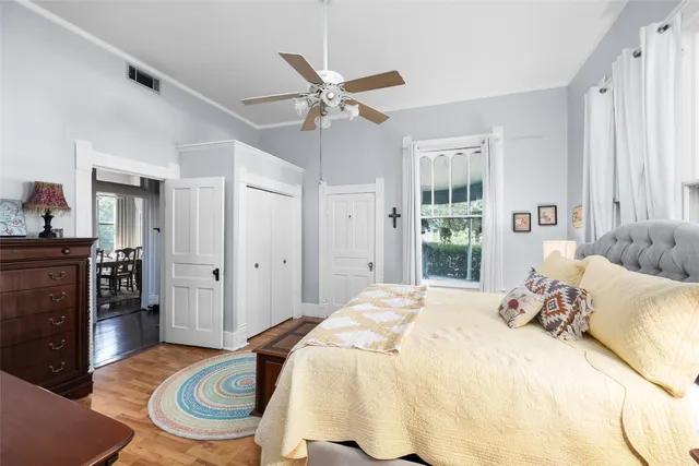 a en suite bathroom with a sink and a mirror