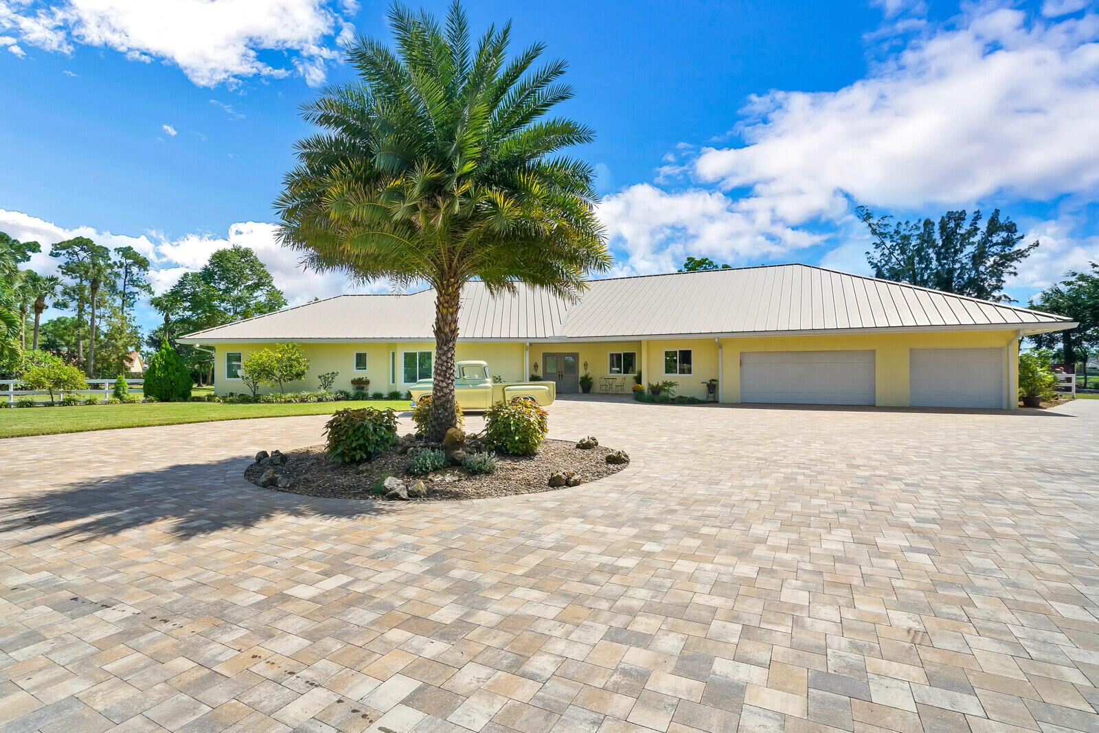 6624 Dillman Road Greenacres, FL 33413 - Photo 14 of 61 a view of a house with entertaining space