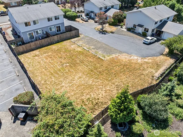 $90,000 | 1042 Hanford Avenue, Bremerton, WA 98310