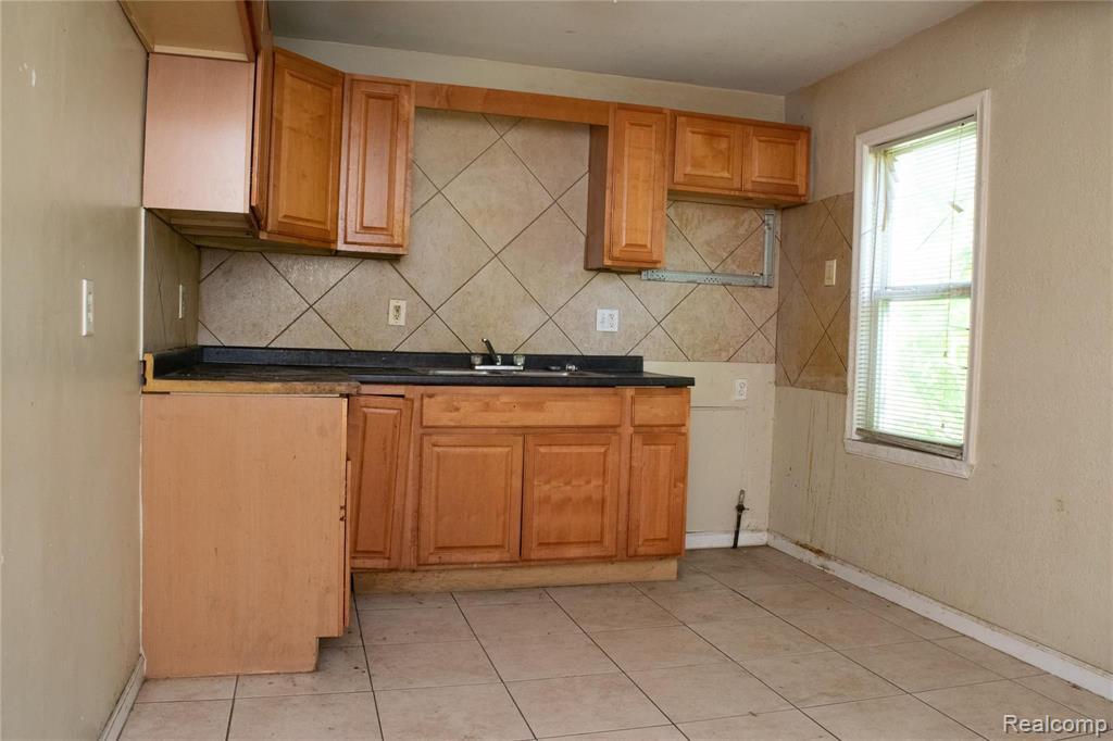 12691 Riad Street Detroit, MI 48224 - Photo 10 of 25