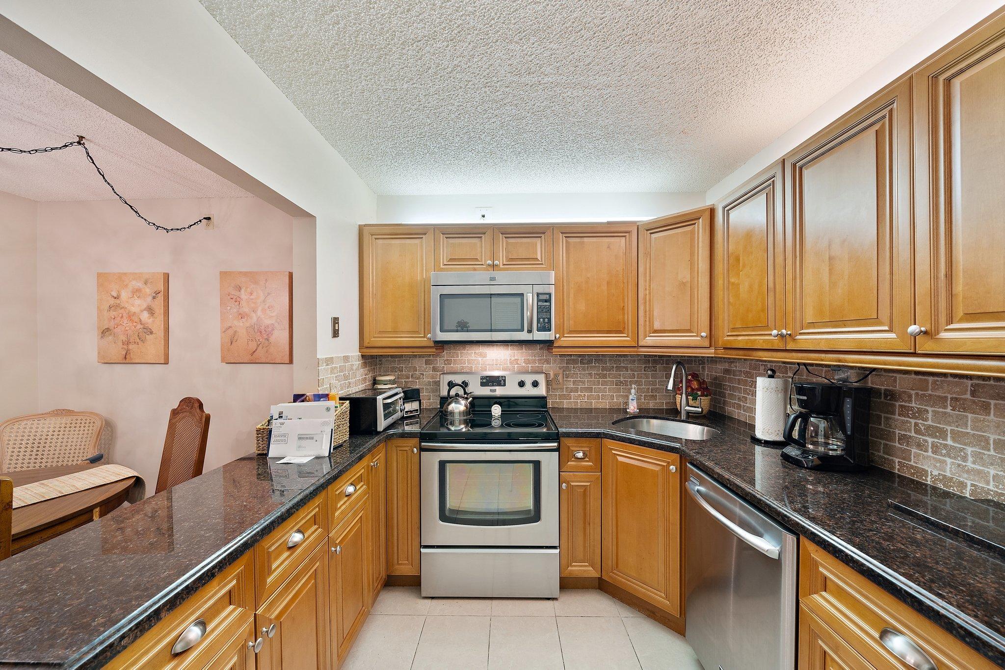 333 Pine Ridge Circle, Unit B1 Greenacres, FL 33463 - Photo 15 of 40 014-333PineRidgeCirB1-Greenacres-FL-SMAL