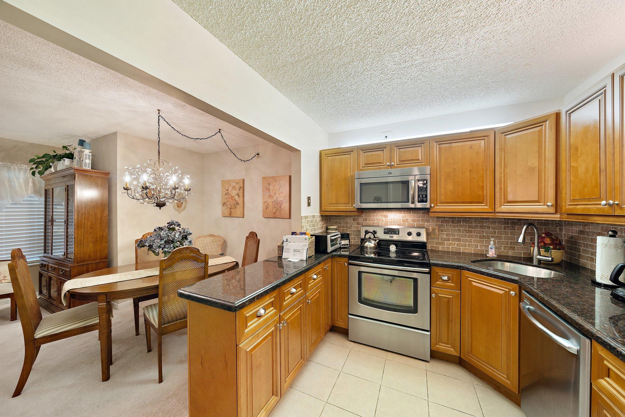 333 Pine Ridge Circle, Unit B1 Greenacres, FL 33463 - Photo 16 of 40 015-333PineRidgeCirB1-Greenacres-FL-SMAL