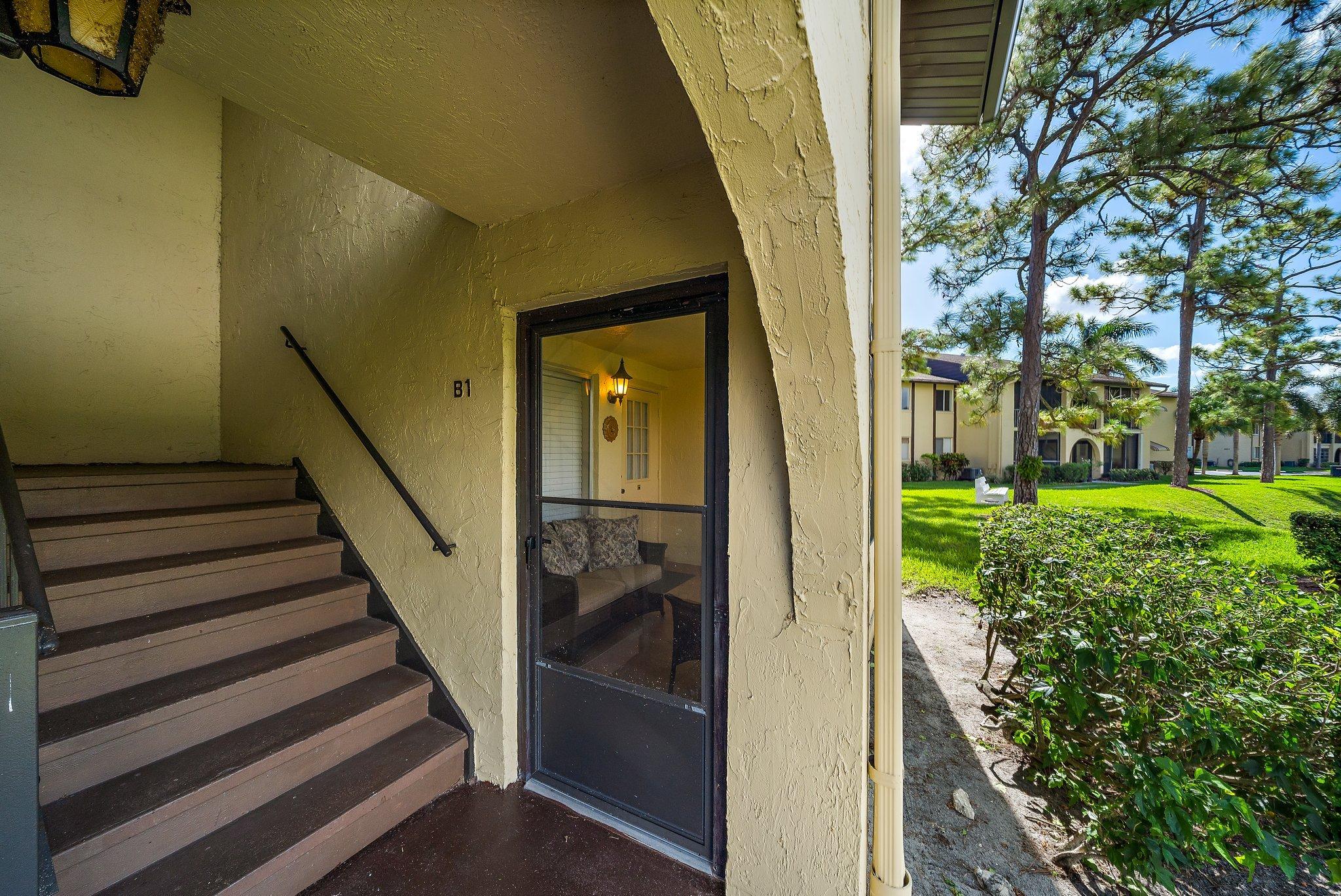 333 Pine Ridge Circle, Unit B1 Greenacres, FL 33463 - Photo 5 of 40 004-333PineRidgeCirB1-Greenacres-FL-SMAL