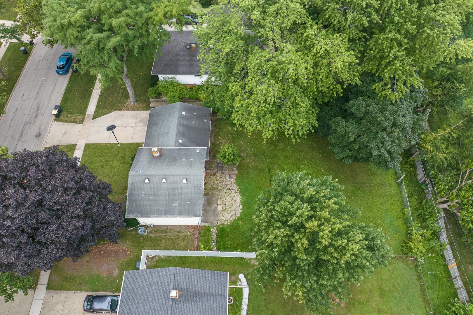 660 Alcoa Lane Hoffman Estates, IL 60169 - Photo 12 of 33 an aerial view of a house with a yard