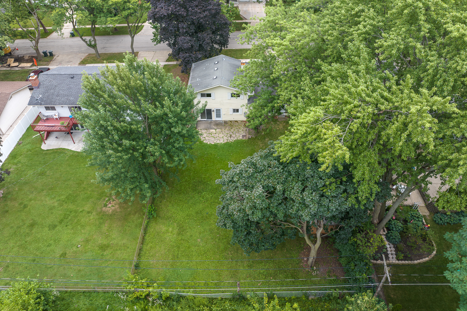 660 Alcoa Lane Hoffman Estates, IL 60169 - Photo 14 of 33 an aerial view of a residential houses with outdoor space and trees all around