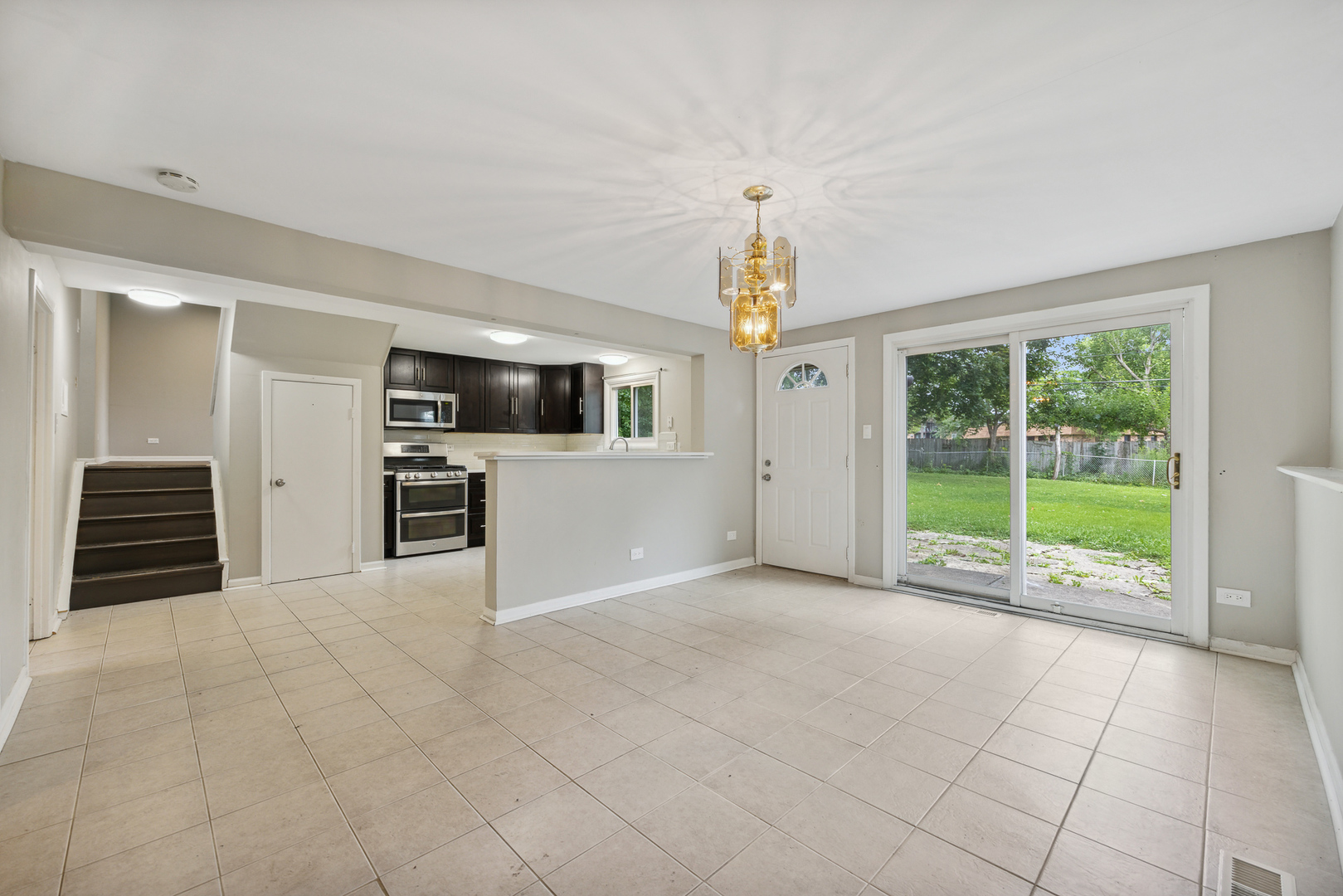 660 Alcoa Lane Hoffman Estates, IL 60169 - Photo 15 of 33 a view of a kitchen with microwave and stove top oven