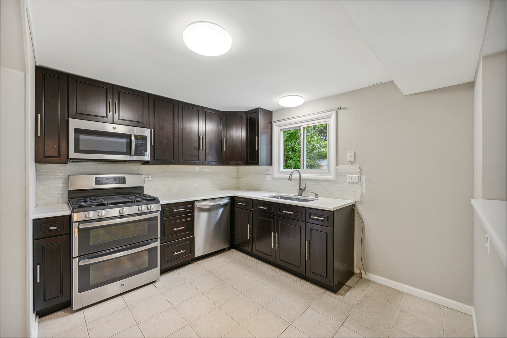 660 Alcoa Lane Hoffman Estates, IL 60169 - Photo 16 of 33 a kitchen with stainless steel appliances granite countertop a stove and a sink