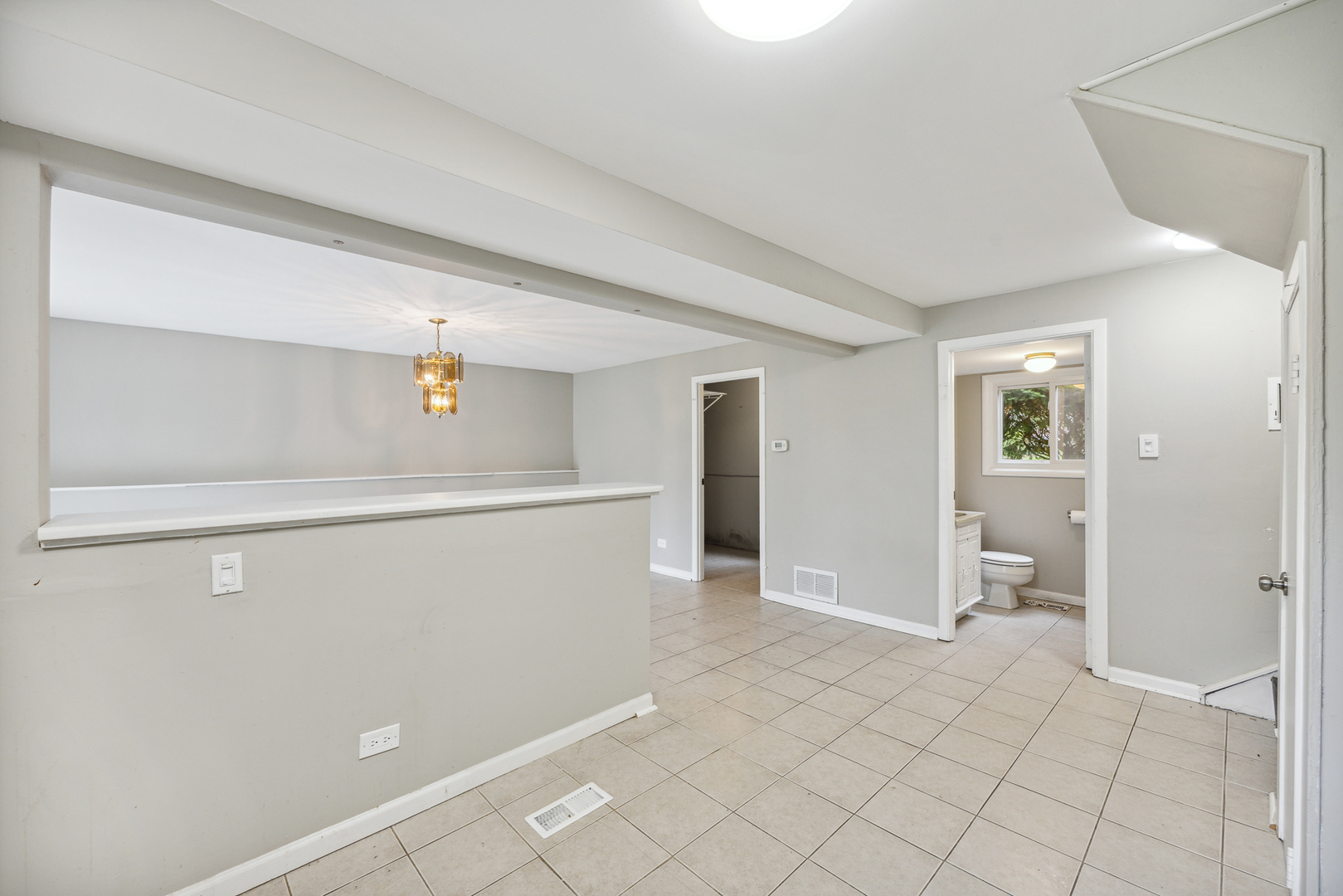 660 Alcoa Lane Hoffman Estates, IL 60169 - Photo 19 of 33 a view of an empty room