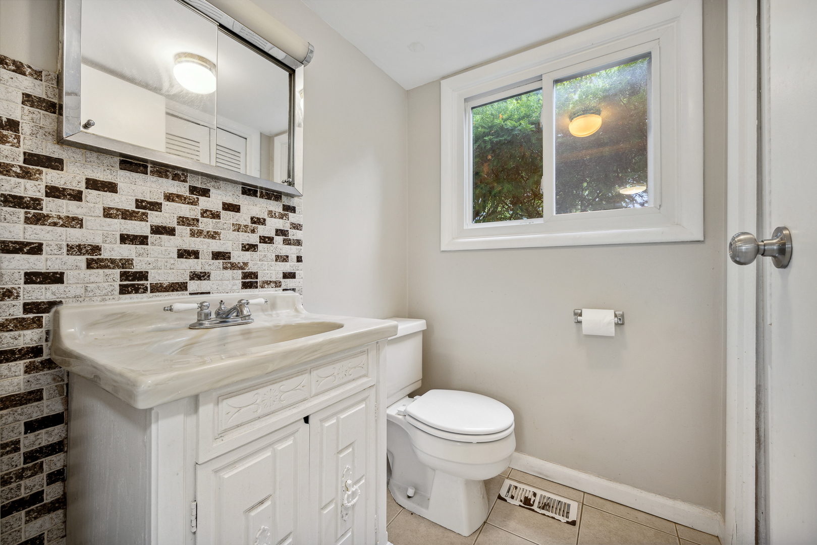 660 Alcoa Lane Hoffman Estates, IL 60169 - Photo 20 of 33 a bathroom with a sink a toilet and a mirror