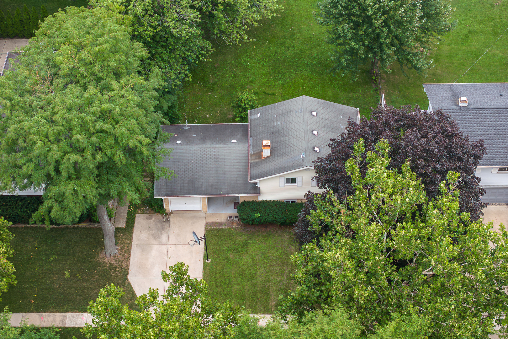660 Alcoa Lane Hoffman Estates, IL 60169 - Photo 3 of 33 an aerial view of a house with a yard