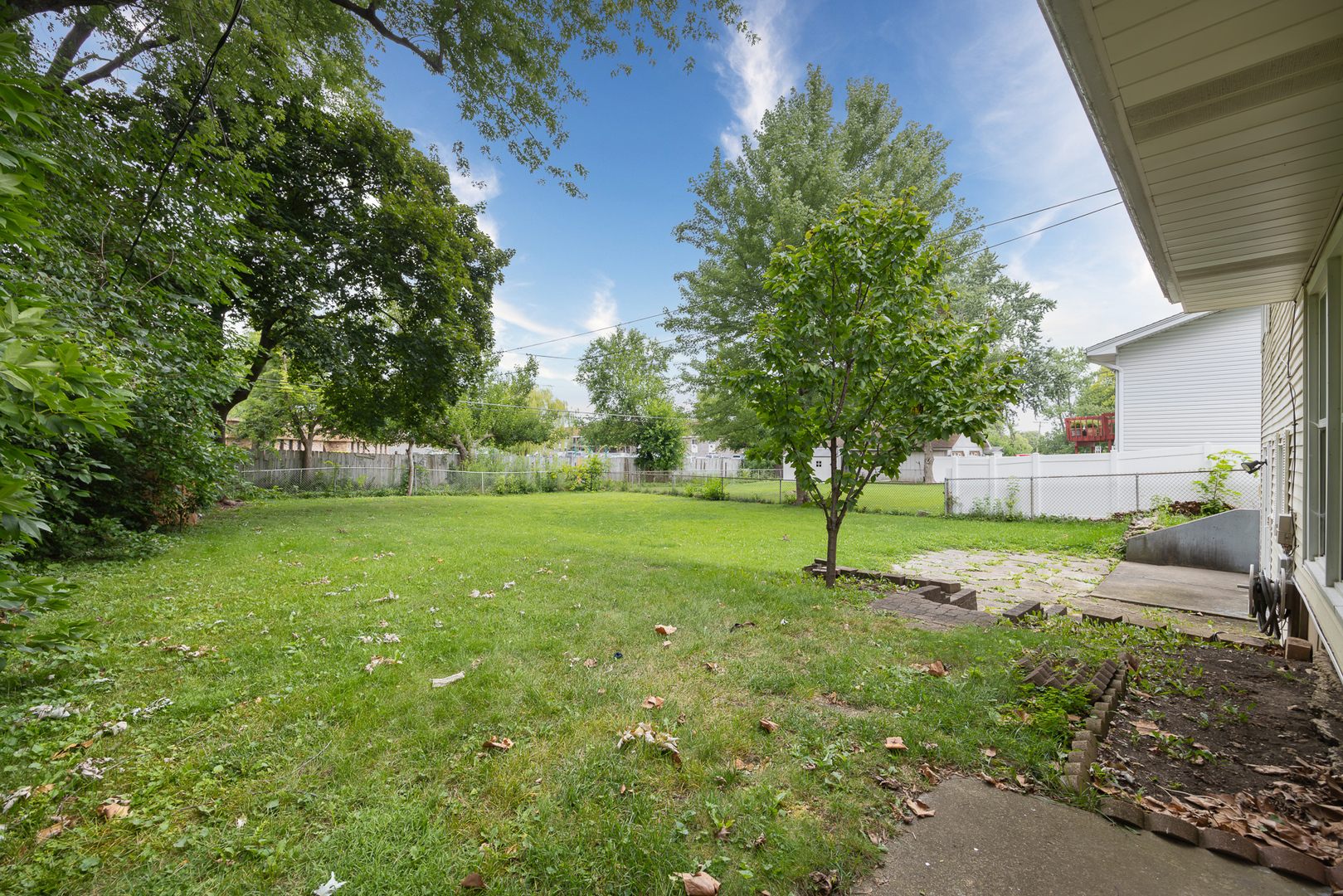 660 Alcoa Lane Hoffman Estates, IL 60169 - Photo 5 of 33 a view of a park with large trees