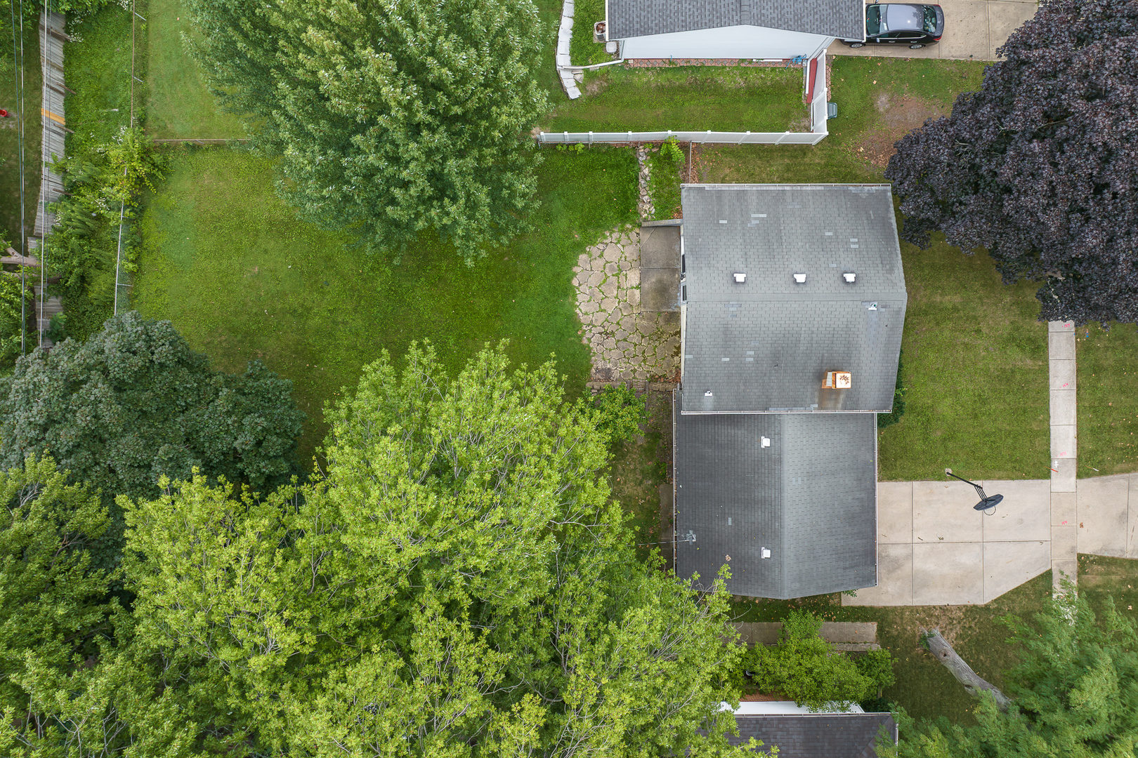 660 Alcoa Lane Hoffman Estates, IL 60169 - Photo 8 of 33 an aerial view of a house with a yard