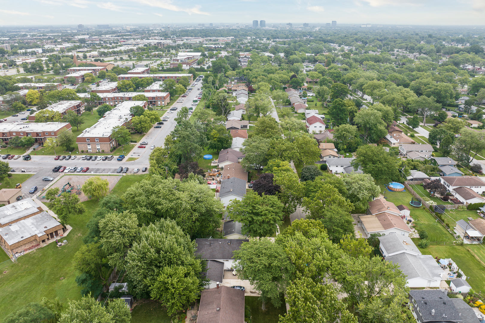660 Alcoa Lane Hoffman Estates, IL 60169 - Photo 10 of 33 an aerial view of residential houses with outdoor space and trees
