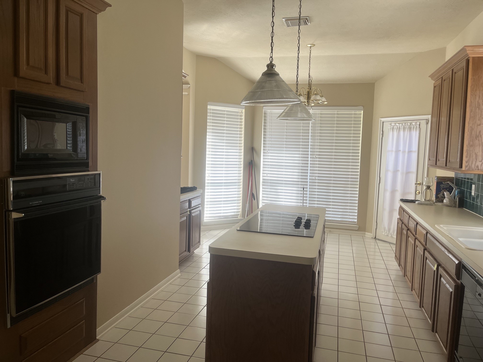 9219 Symphonic Lane Houston, TX 77040 - Photo 4 of 13