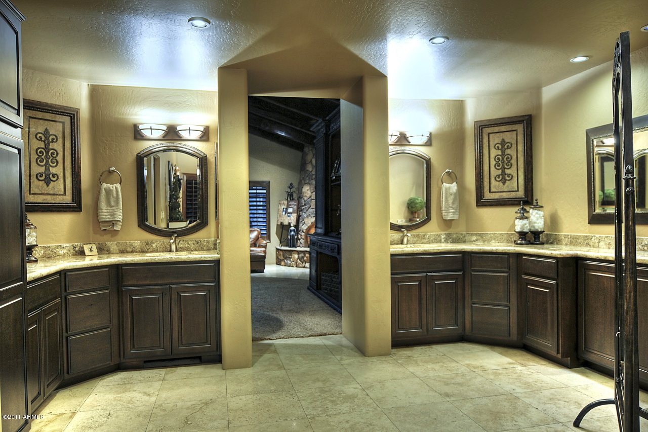 173 North Riata Street Gilbert, AZ 85234 - Photo 22 of 28 Master Bath