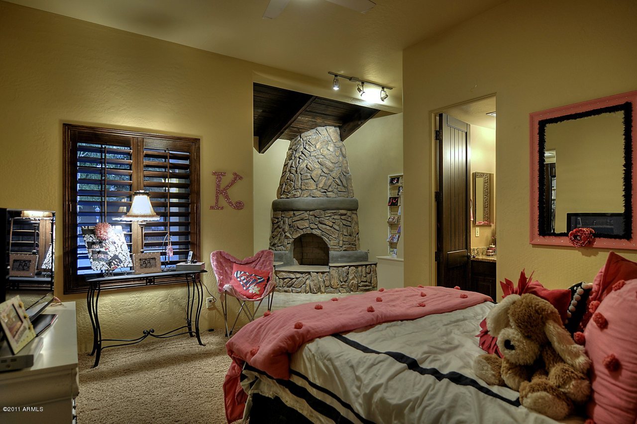 173 North Riata Street Gilbert, AZ 85234 - Photo 25 of 28 Bedroom 2