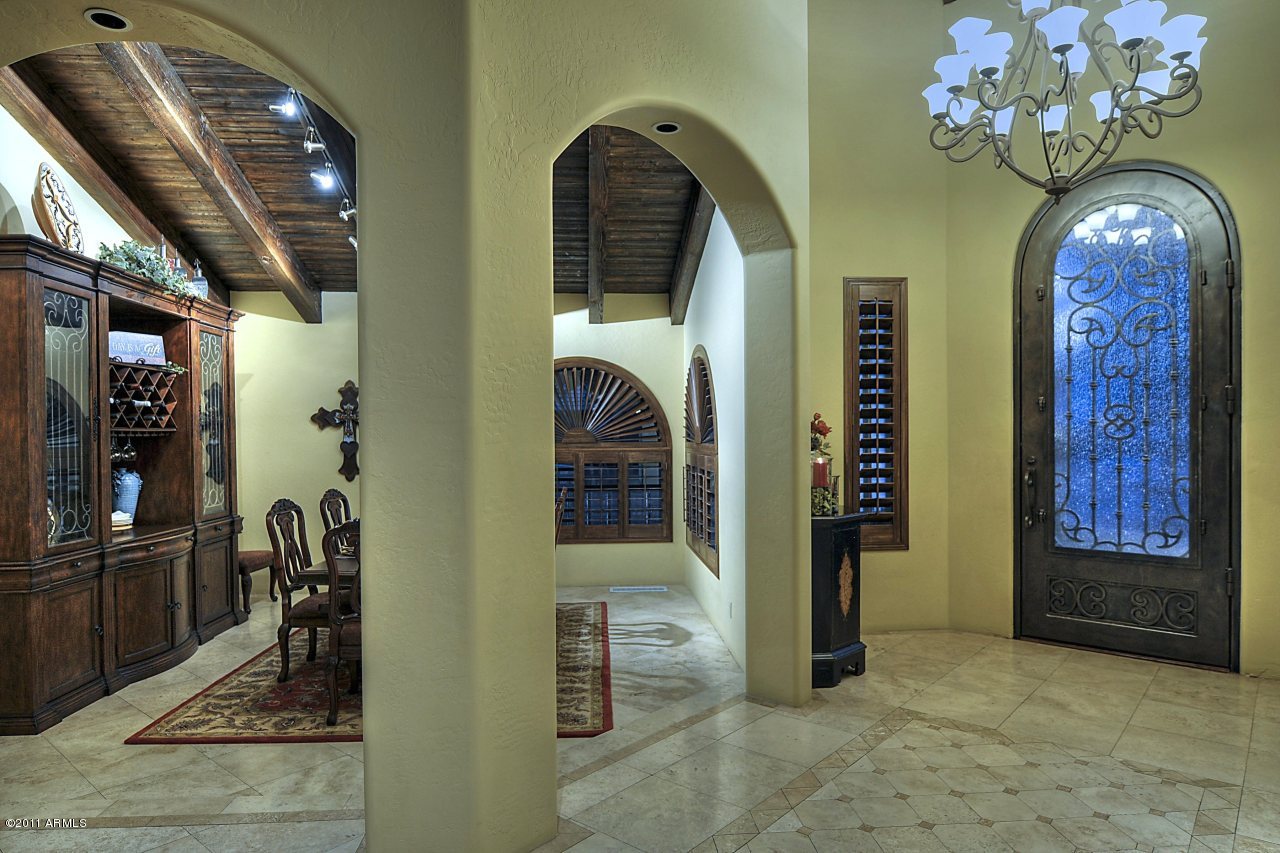 173 North Riata Street Gilbert, AZ 85234 - Photo 4 of 28 Foyer