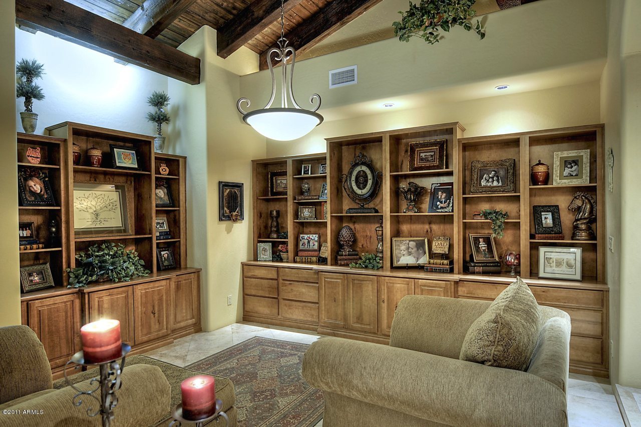 173 North Riata Street Gilbert, AZ 85234 - Photo 5 of 28 Living Room