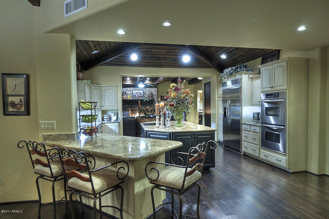 173 North Riata Street Gilbert, AZ 85234 - Photo 7 of 28 Kitchen View
