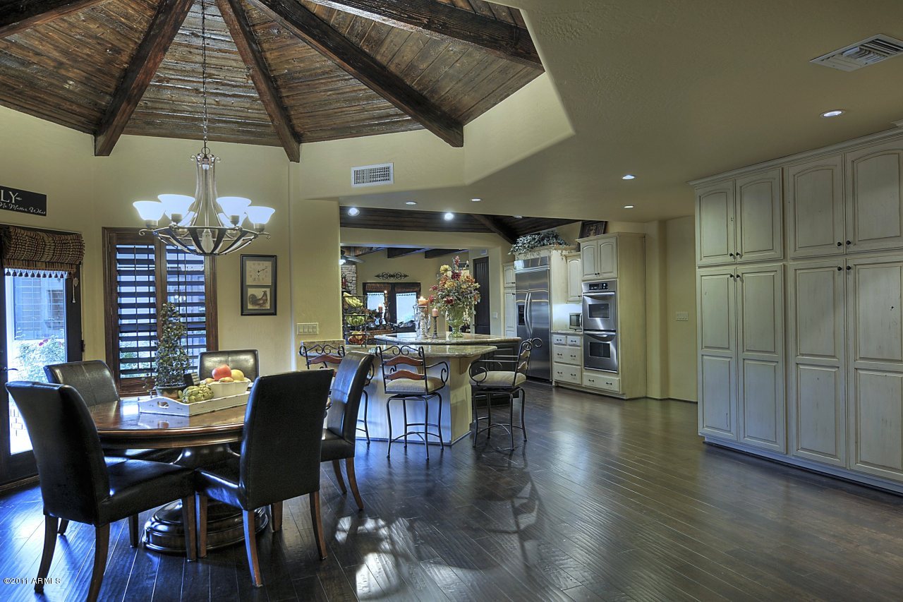 173 North Riata Street Gilbert, AZ 85234 - Photo 9 of 28 Breakfast Nook
