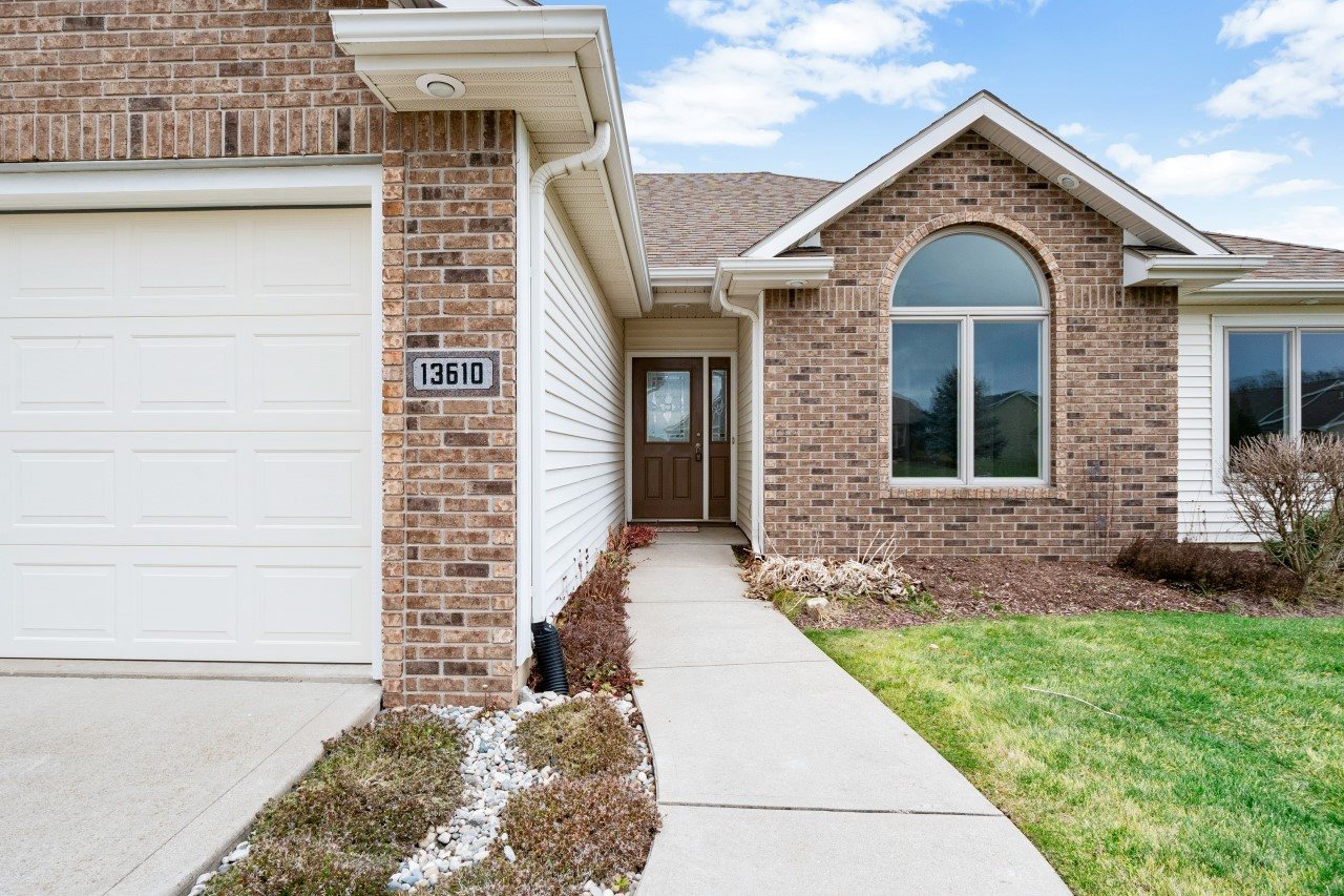 13610 Falcon Ridge Cove Fort Wayne, IN 46845 - Photo 2 of 36