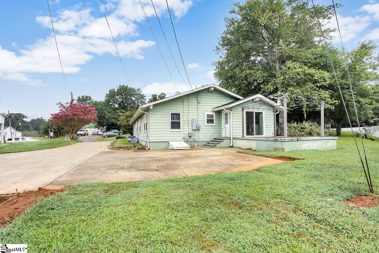 39 Lyman Road Inman, SC 29349 - Photo 4 of 25