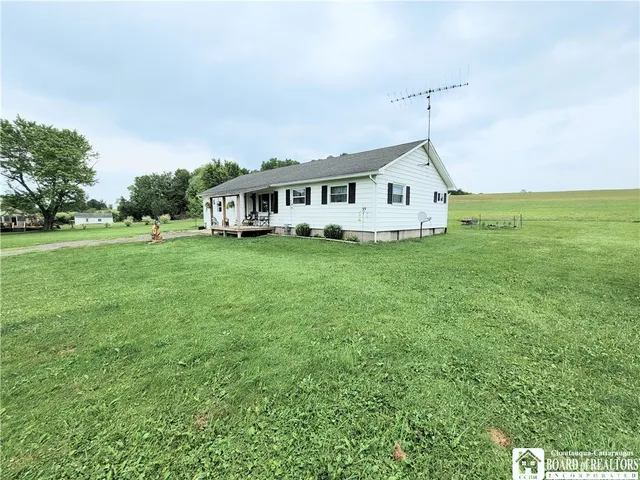 $189,900 | 1484 Swede Road, Harmony, NY 14710