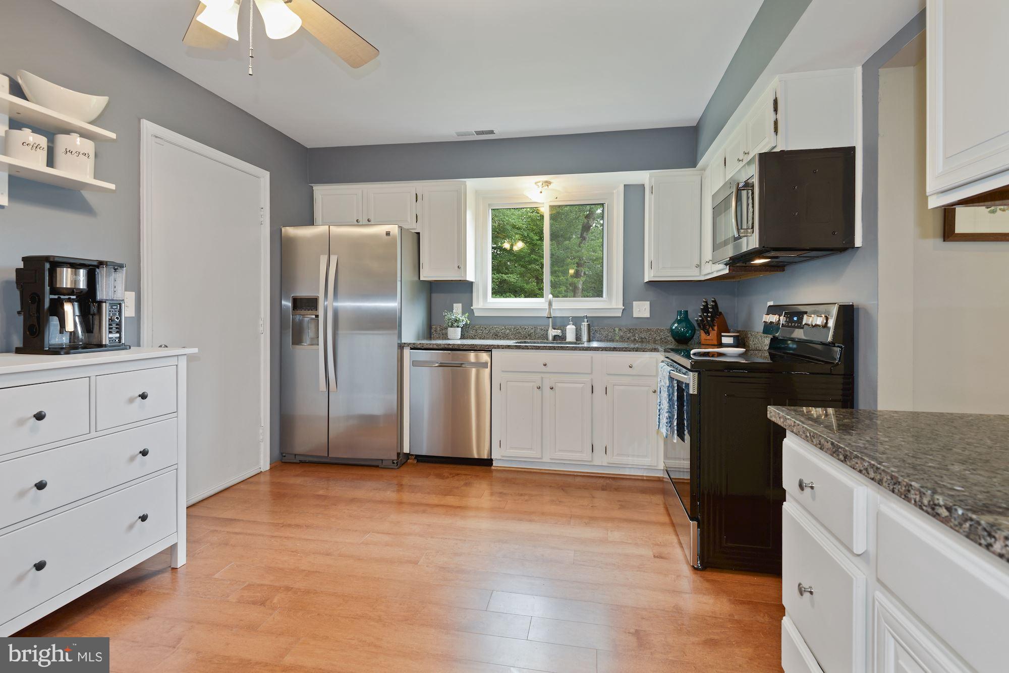 143 Peyton Road Sterling, VA 20165 - Photo 8 of 22 Spacious Updated kitchen!