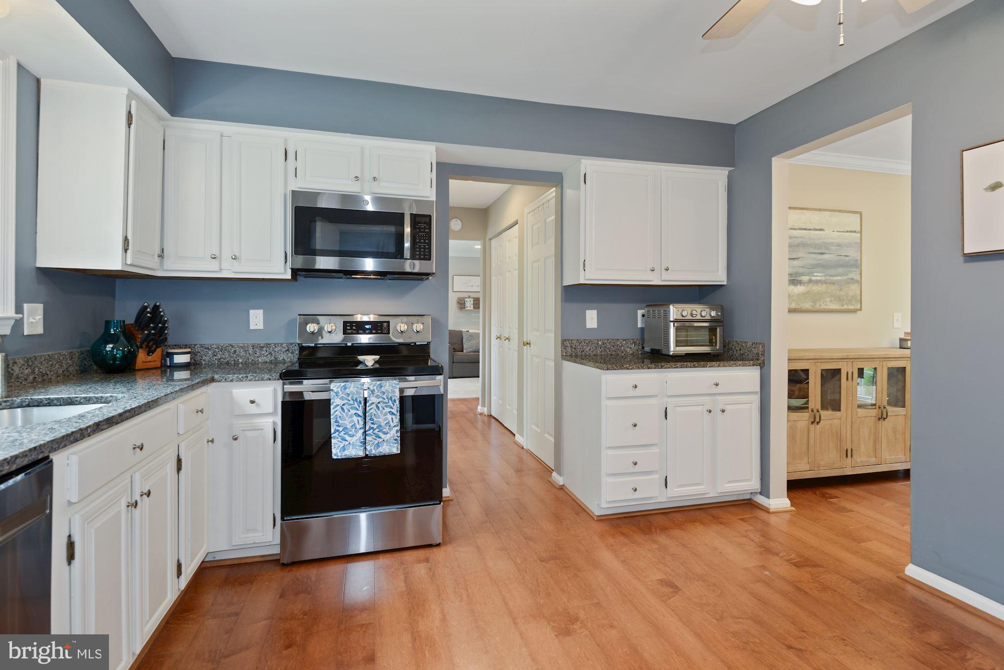 143 Peyton Road Sterling, VA 20165 - Photo 9 of 22 Granite Counters