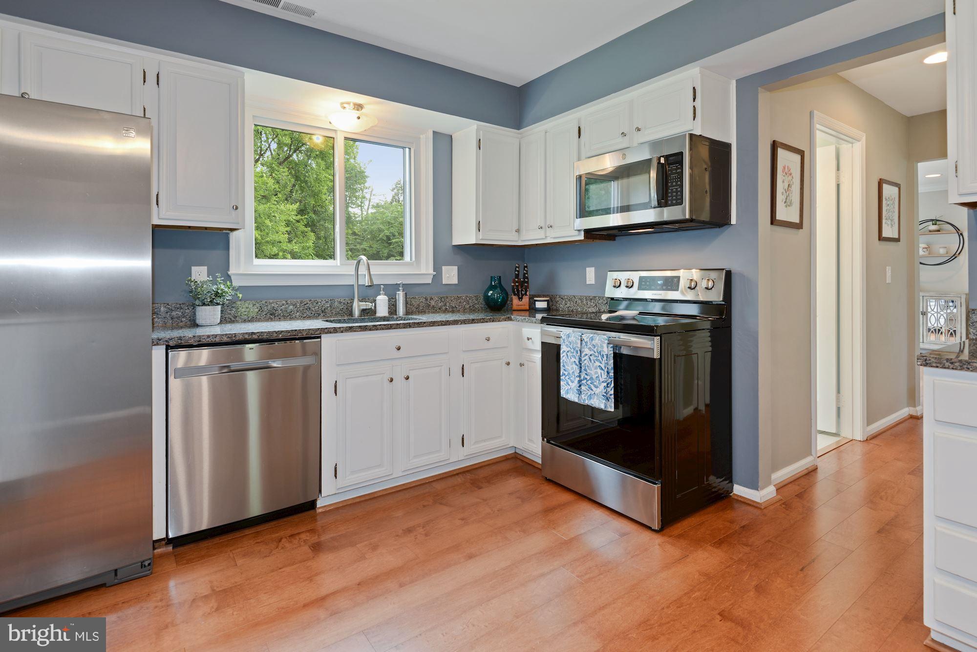 143 Peyton Road Sterling, VA 20165 - Photo 10 of 22 Stainless appliances - some brand new!