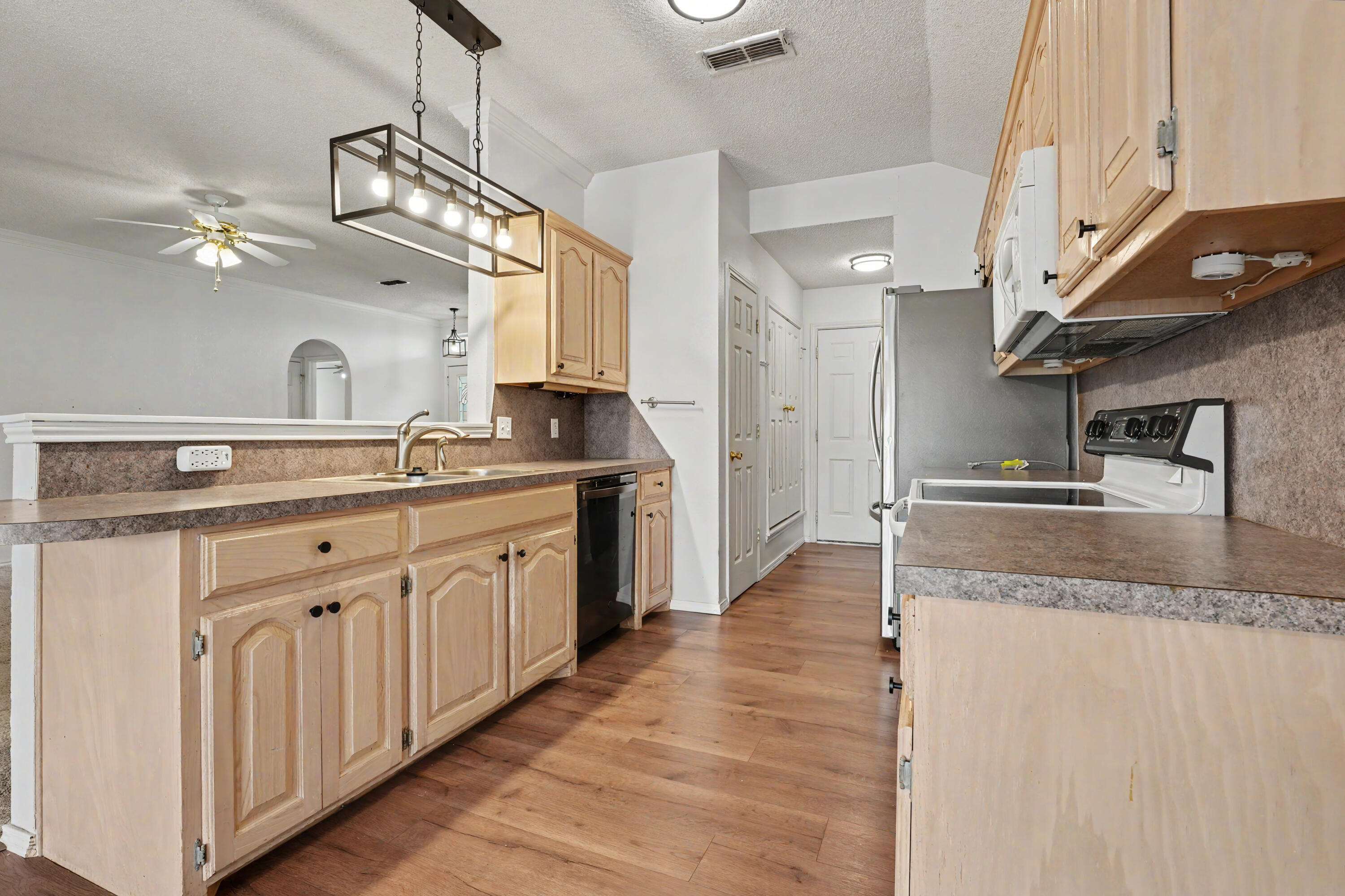 6208 15th Street Lubbock, TX 79416 - Photo 8 of 26 DSC02827