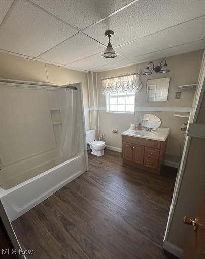 606 Ridge Avenue New Cumberland, WV 26047 - Photo 2 of 6 Full bathroom with vanity, shower / tub combo with curtain, and toilet
