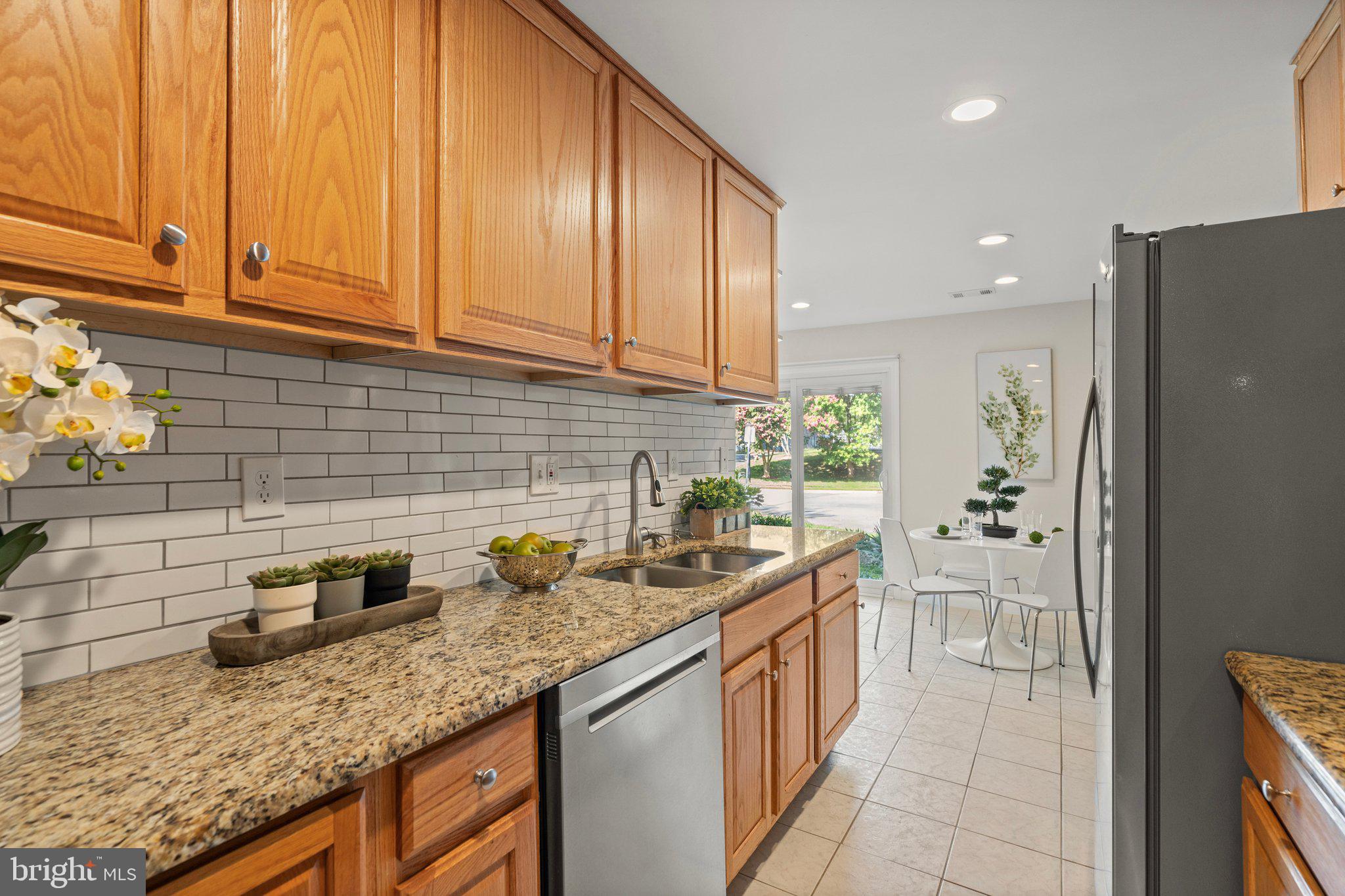 6437 Rockshire Street Alexandria, VA 22315 - Photo 10 of 43 Tile backsplash