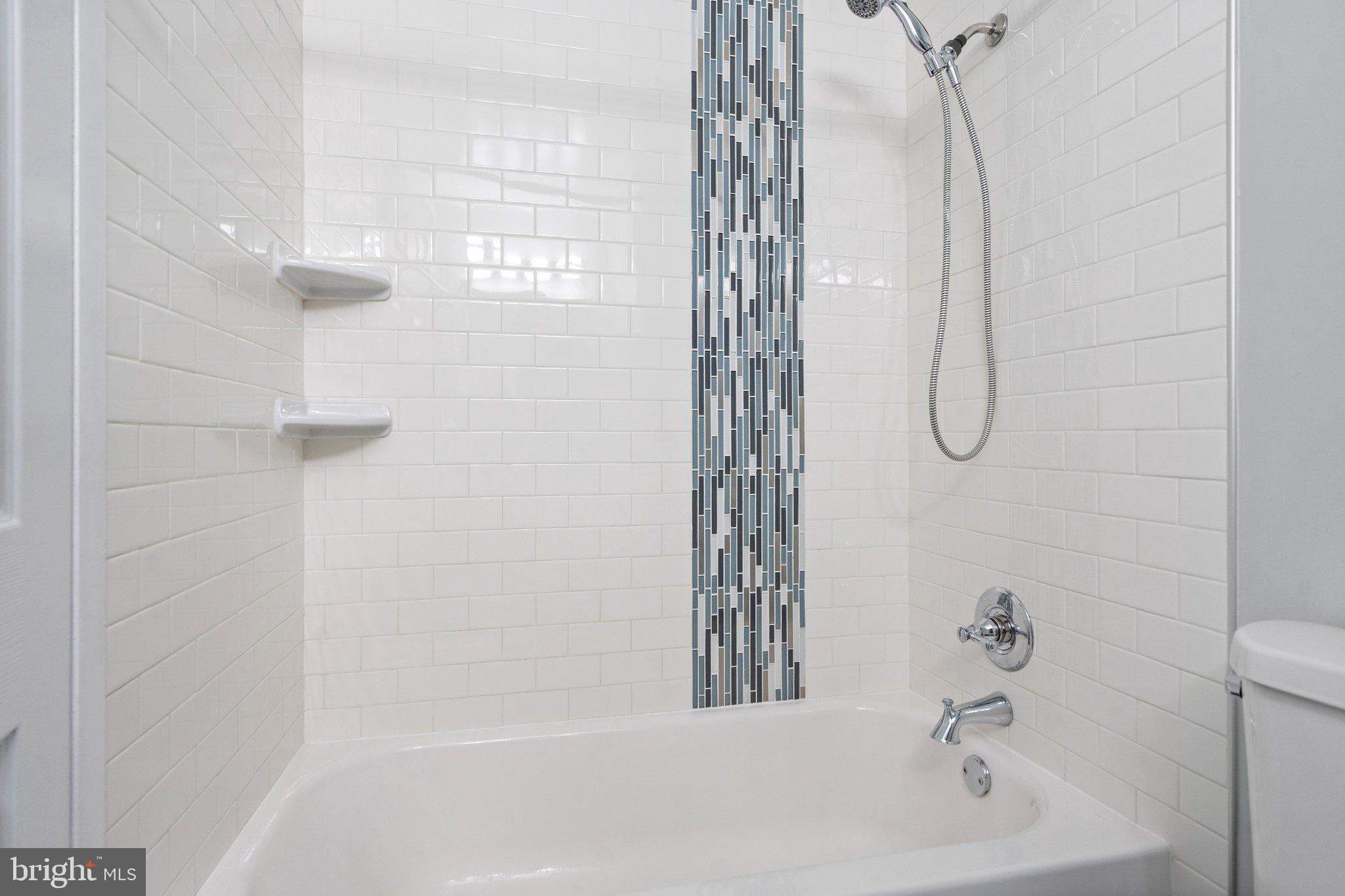 6437 Rockshire Street Alexandria, VA 22315 - Photo 25 of 43 Hall bath w/custom tile surround