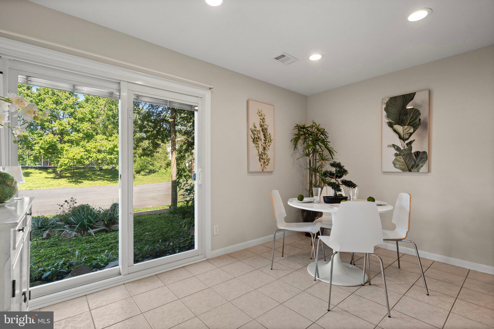 6437 Rockshire Street Alexandria, VA 22315 - Photo 5 of 43 Large eat-in kitchen area