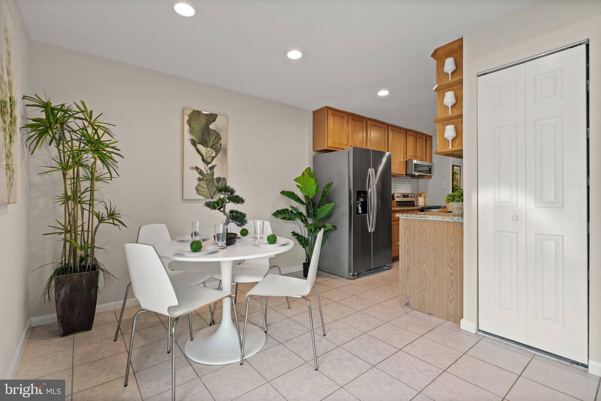 6437 Rockshire Street Alexandria, VA 22315 - Photo 6 of 43 Large eat-in kitchen area