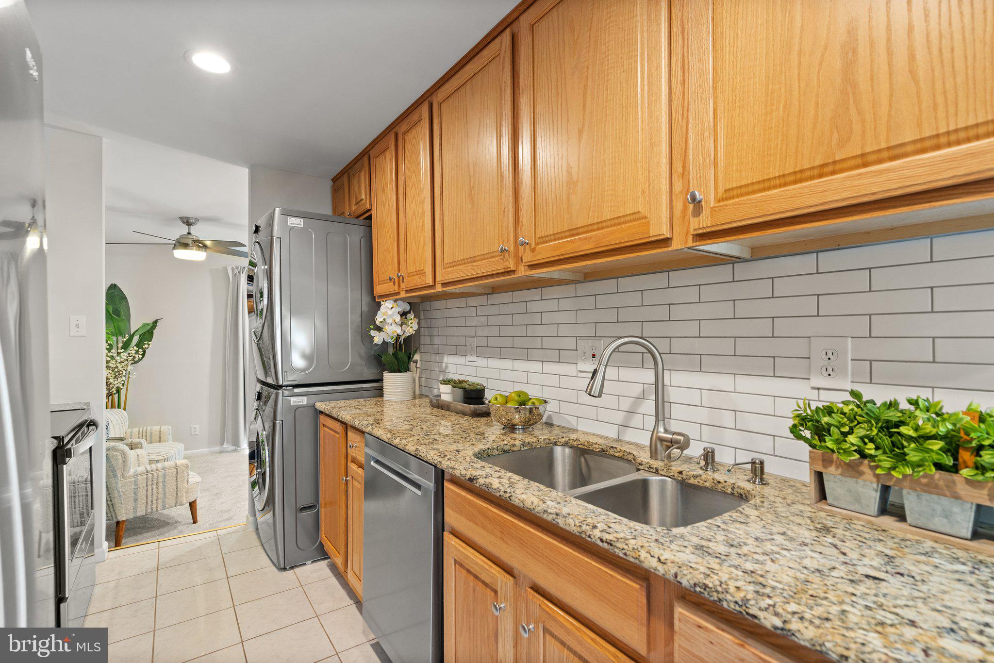 6437 Rockshire Street Alexandria, VA 22315 - Photo 8 of 43 Granite and SS appliances