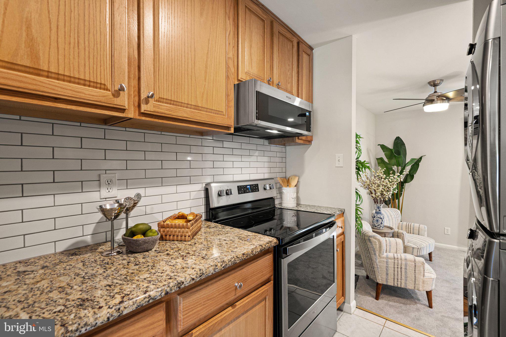 6437 Rockshire Street Alexandria, VA 22315 - Photo 9 of 43 Low profile microwave