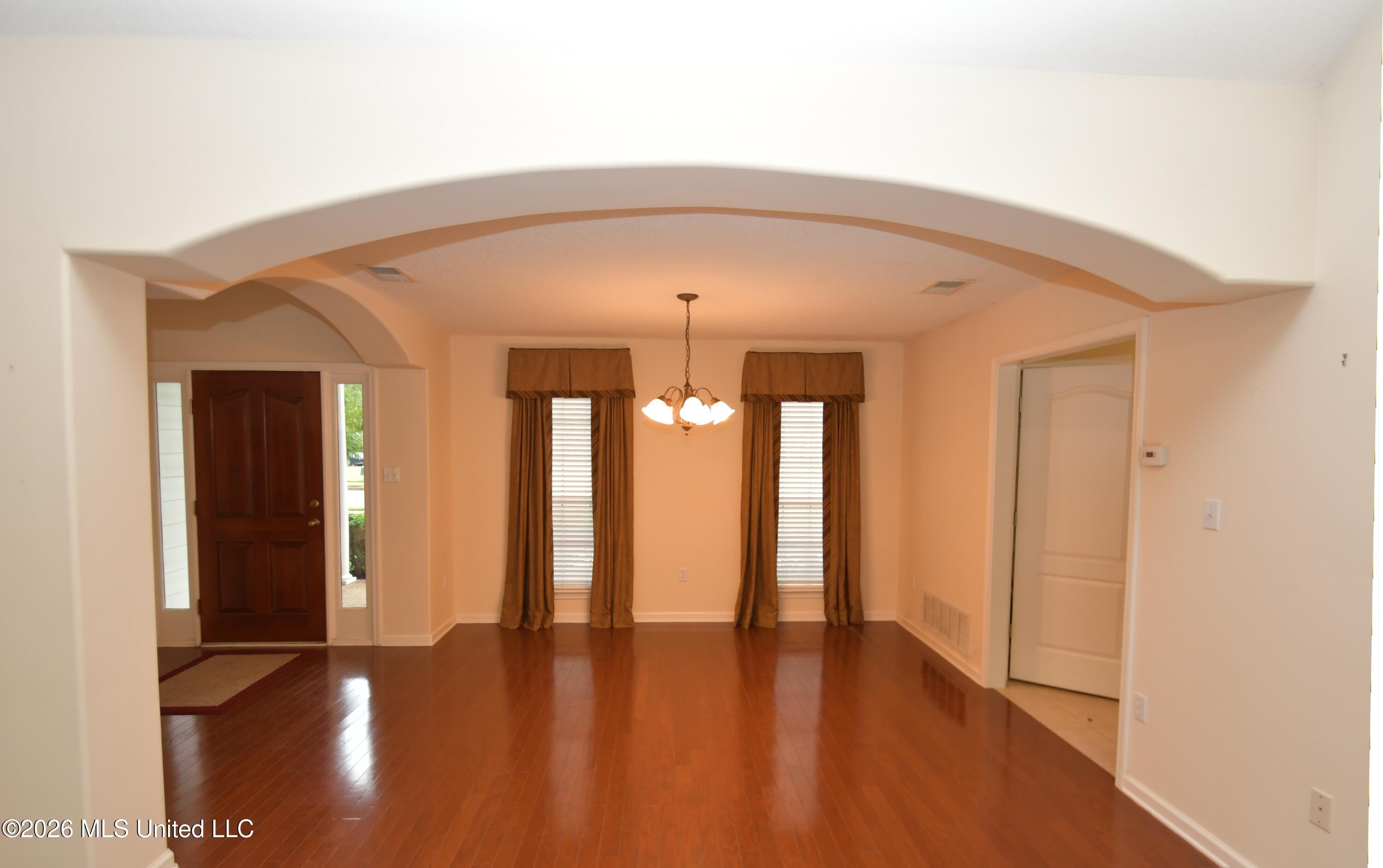 616 Ridge View Drive Hernando, MS 38632 - Photo 5 of 27 Arched Entry/Dining Room
